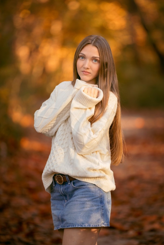 senior posing pictures fall in watervliet michigan