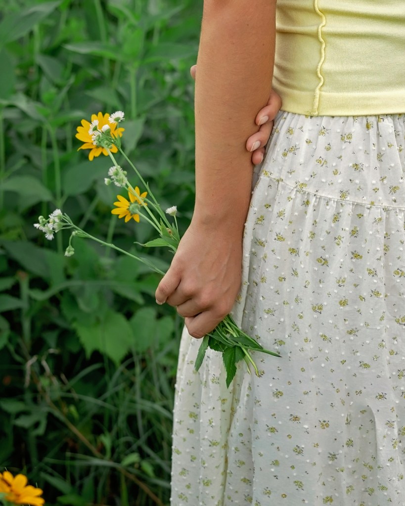Detail shot of a Class of 2027 senior holding a bouquet of wildflowers during a senior photography session in Benton Harbor, Michigan.